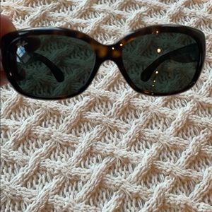 Woman’s Ray-Ban Sunglasses